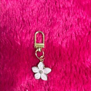Elegant Gold and White Flower Keychain